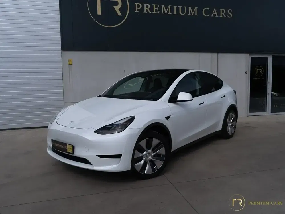 Tesla Model Y - 0