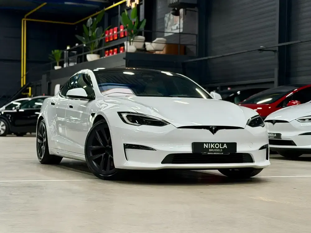 Tesla Model S - 0