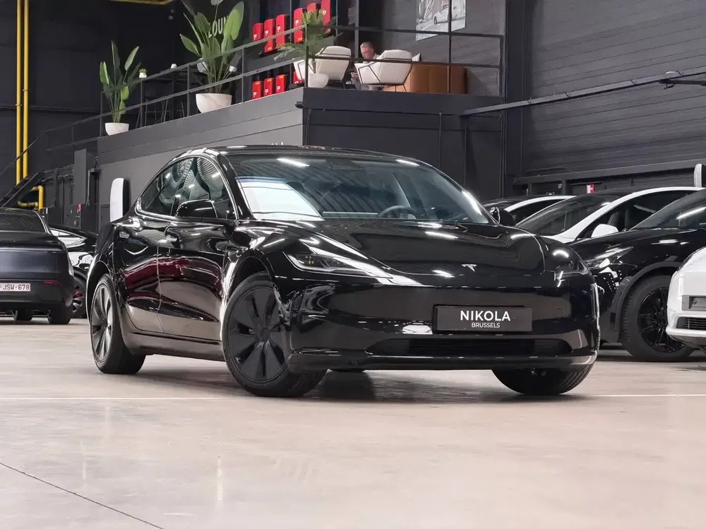 Tesla Model 3 - 0