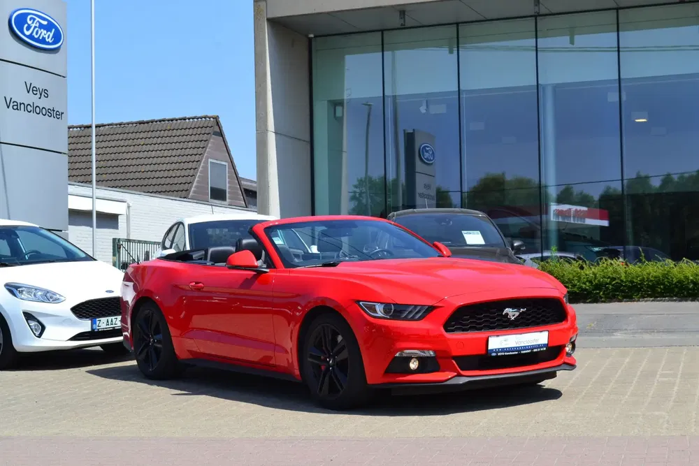 Ford Mustang - 0