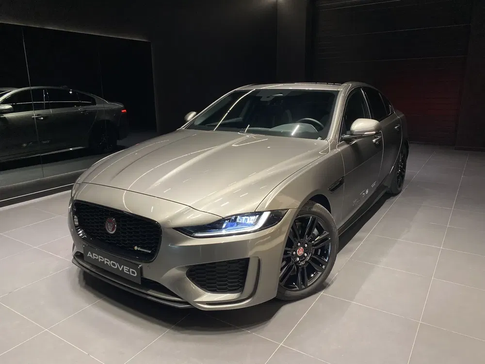 Jaguar XE - 0