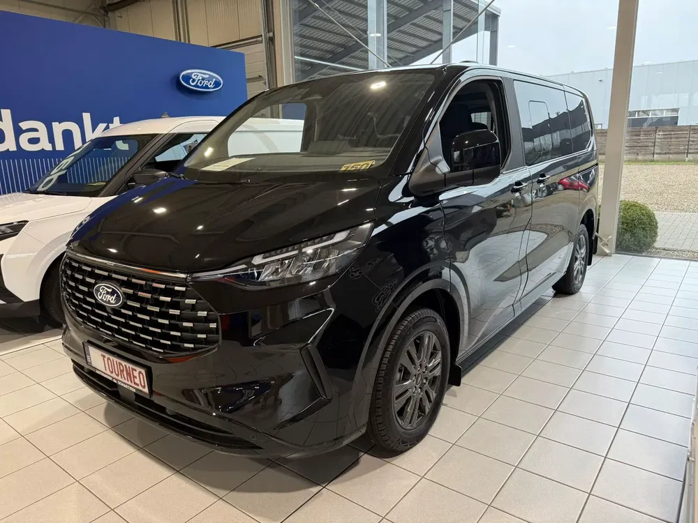 Ford Tourneo Custom - 0