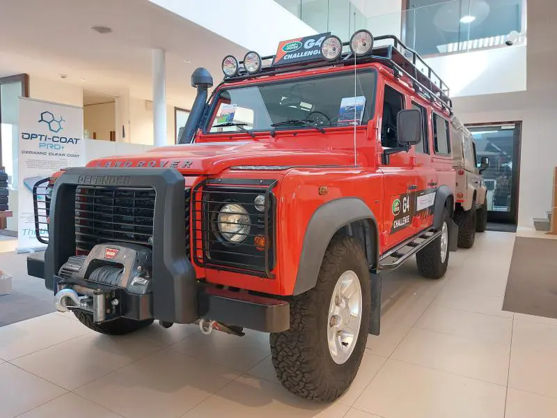 Land Rover Defender - 0