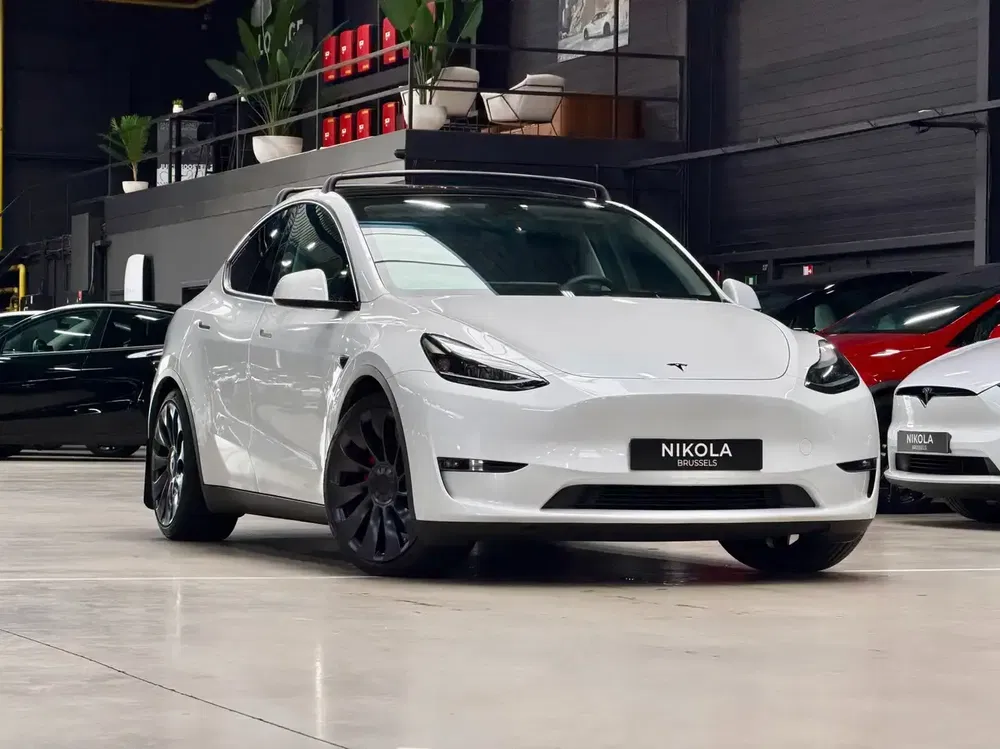 Tesla Model Y - 0