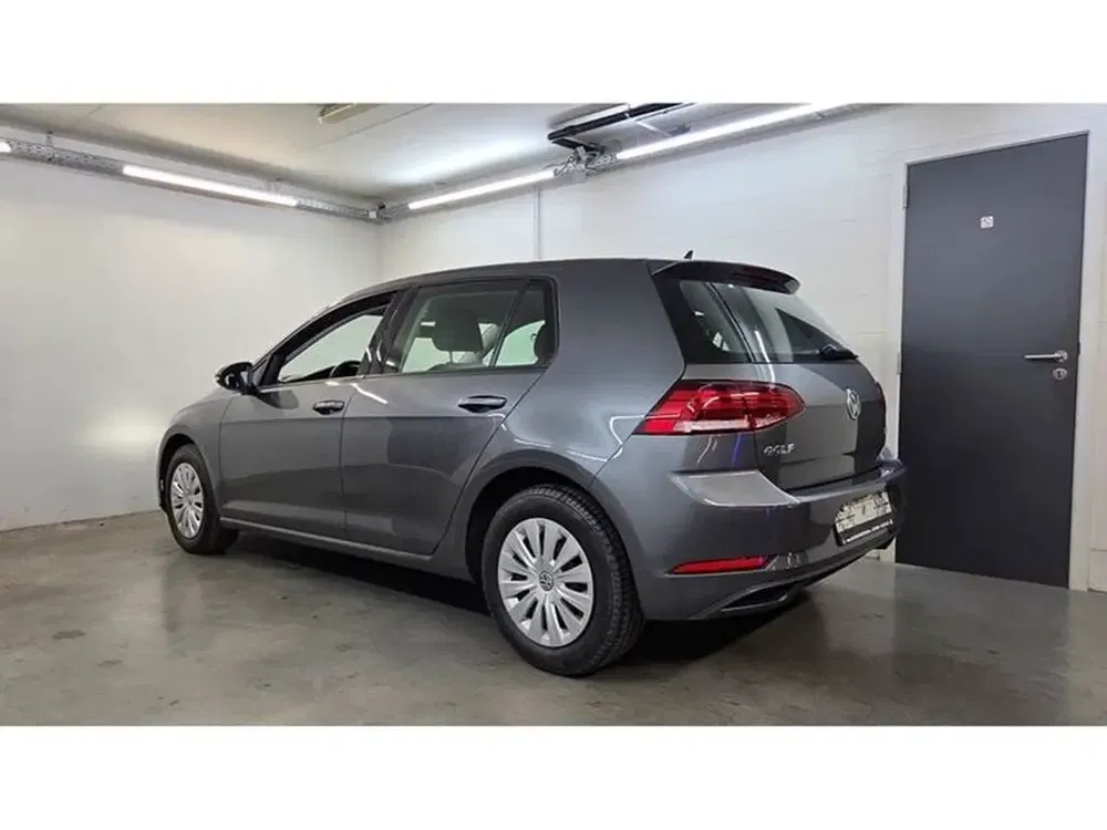 Volkswagen Golf - 0