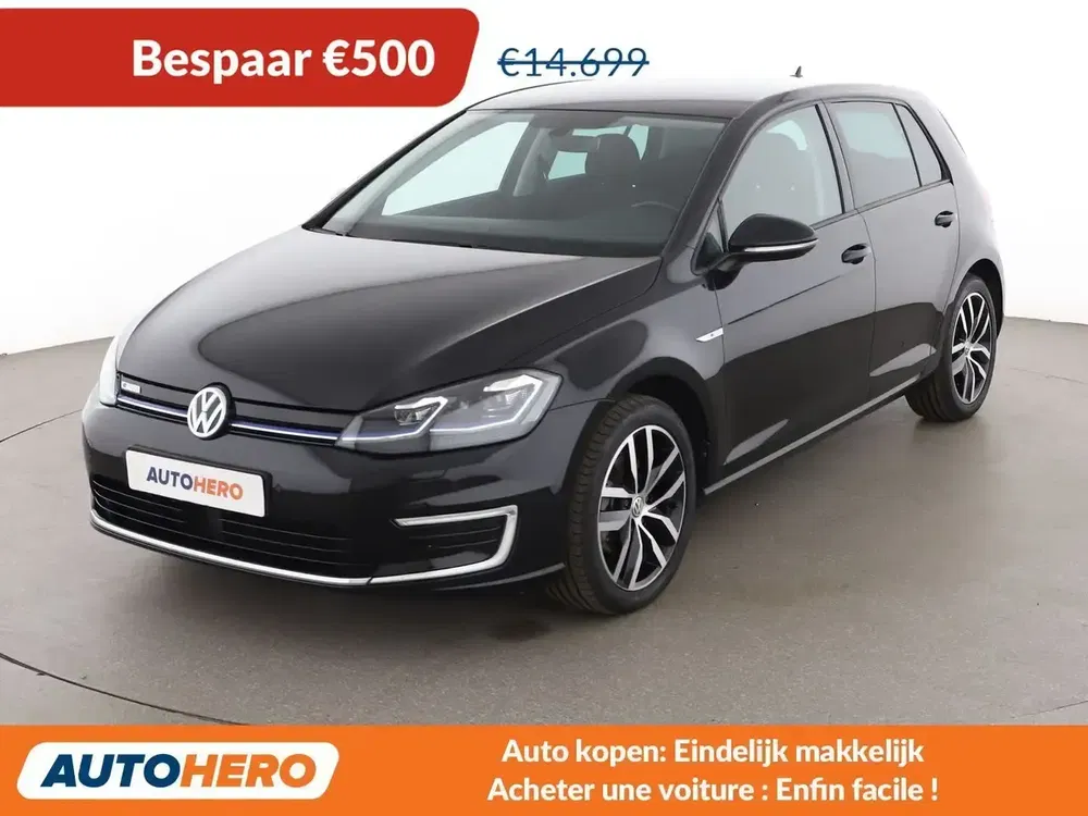 Volkswagen Golf - 0