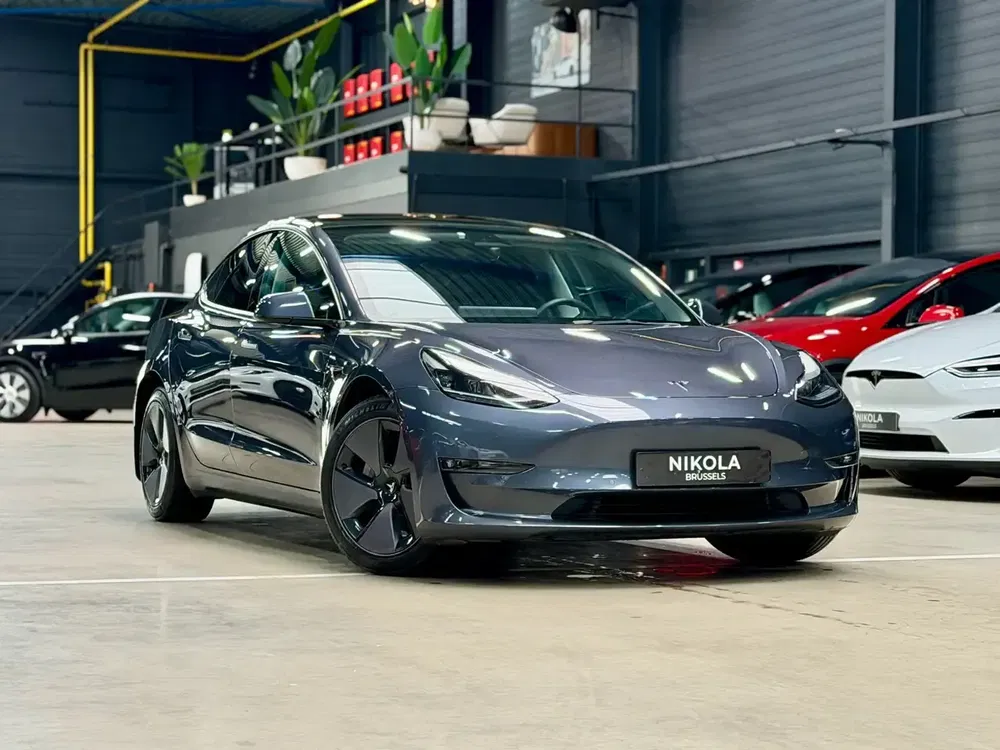 Tesla Model 3 - 0