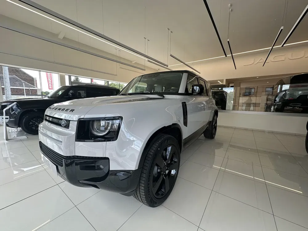 Land Rover Defender - 0