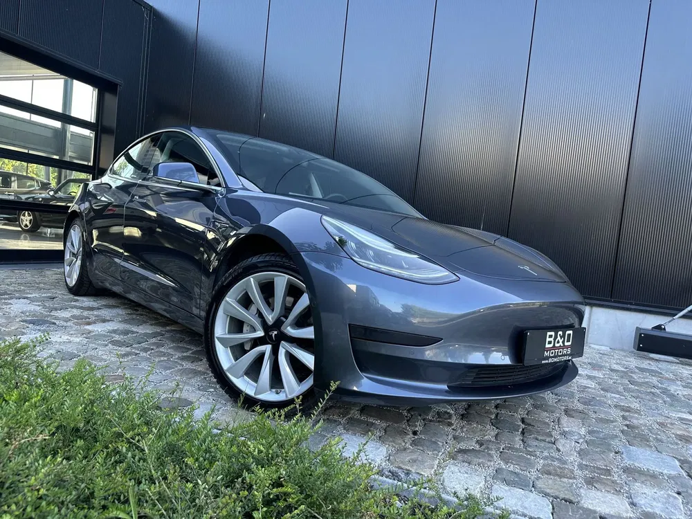 Tesla Model 3 - 0