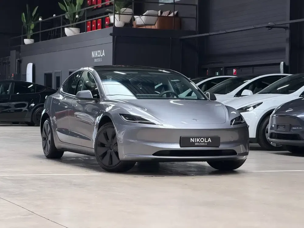 Tesla Model 3 - 0