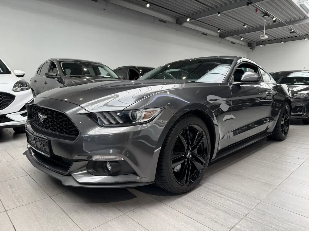 Ford Mustang - 0