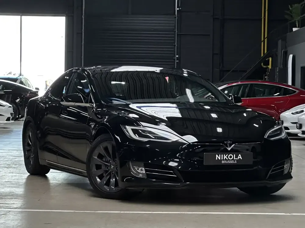 Tesla Model S - 0