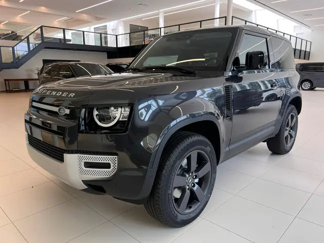 Land Rover Defender - 0