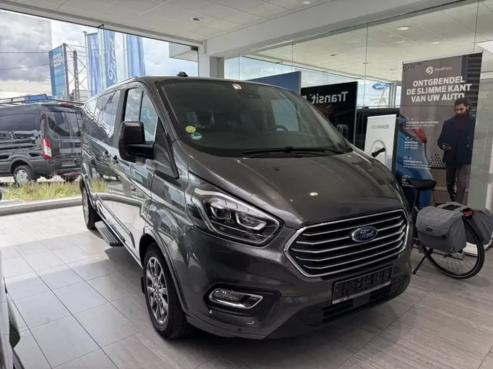Ford Tourneo Custom - 0