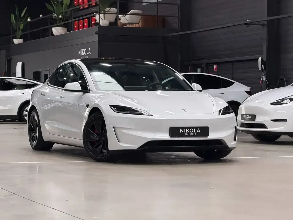 Tesla Model 3 - 0