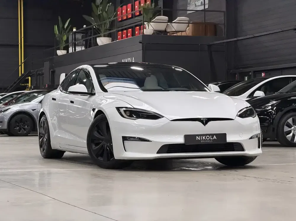 Tesla Model S - 0