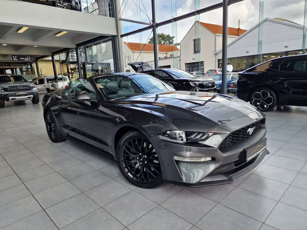 Ford Mustang - 0