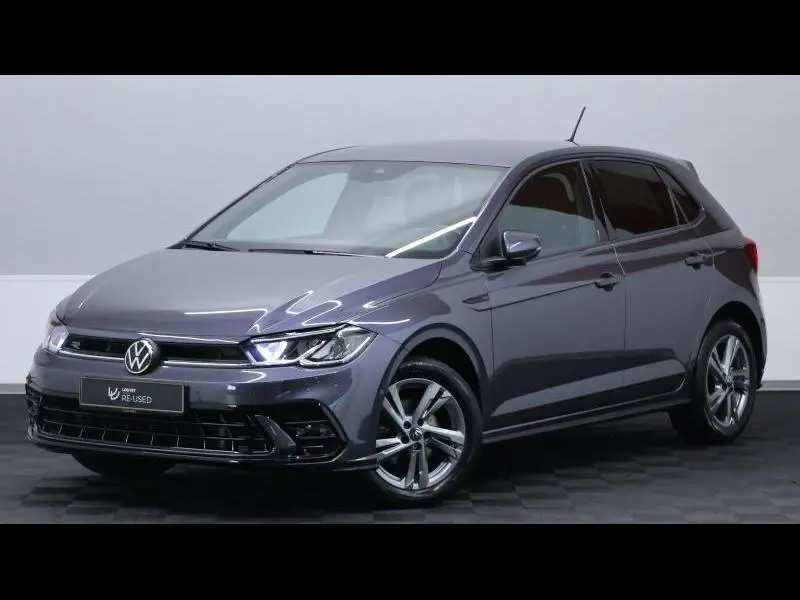 Volkswagen Polo Sedan - 0