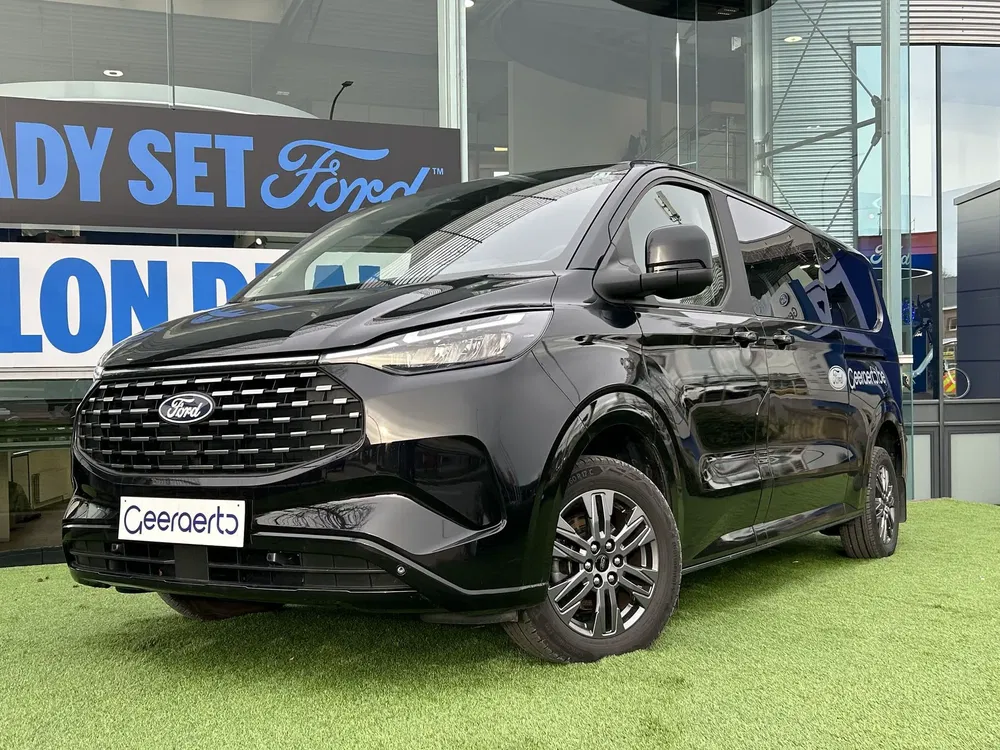 Ford Tourneo Custom - 0