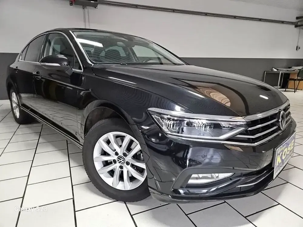 Volkswagen Passat - 0
