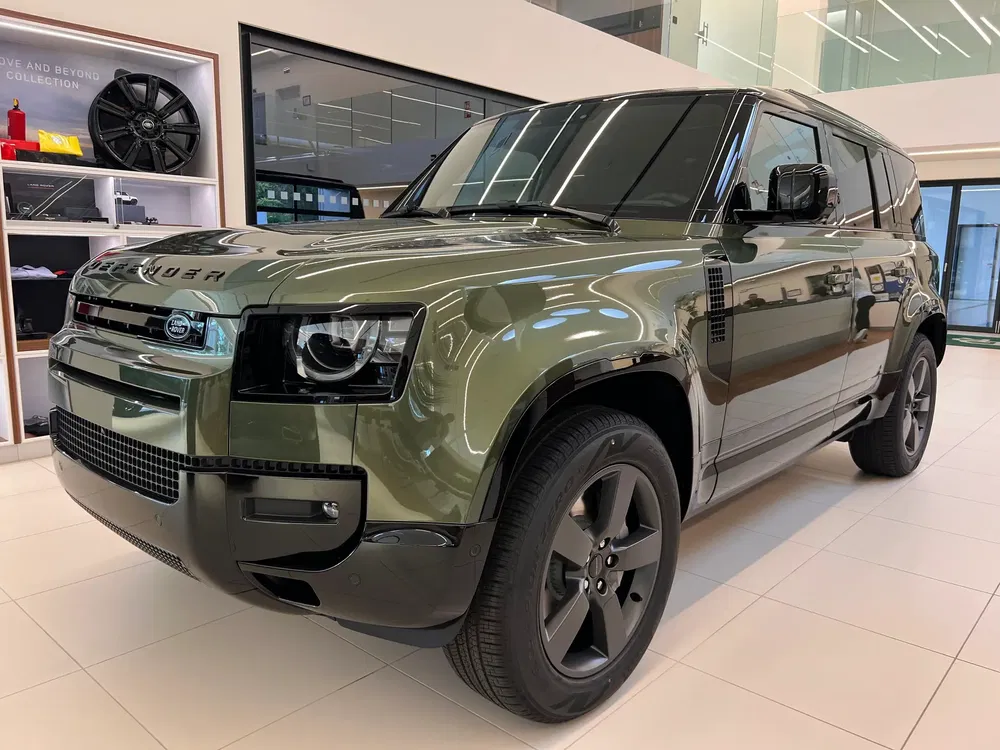 Land Rover Defender - 0