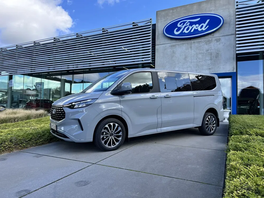 Ford Tourneo Custom - 0
