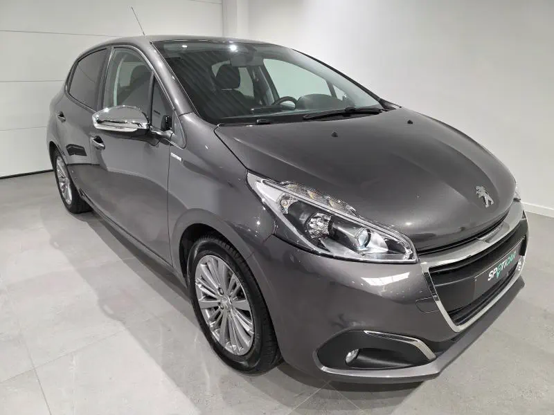Peugeot 208 - 0