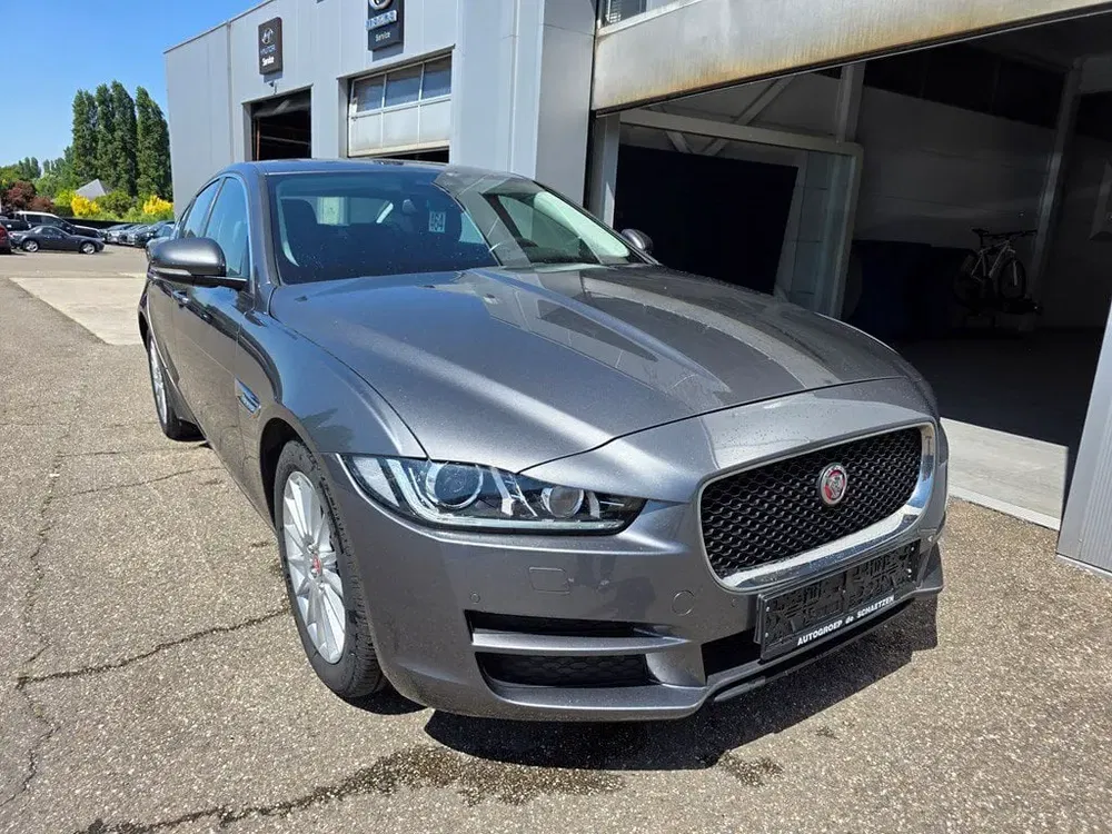 Jaguar XE - 0