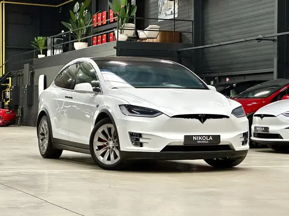 Tesla Model X - 0