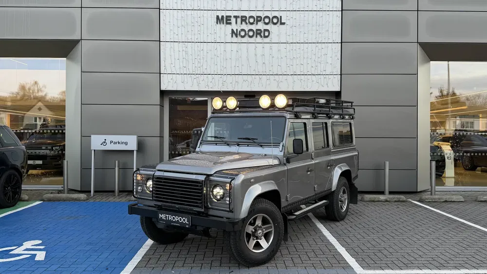 Land Rover Defender - 0