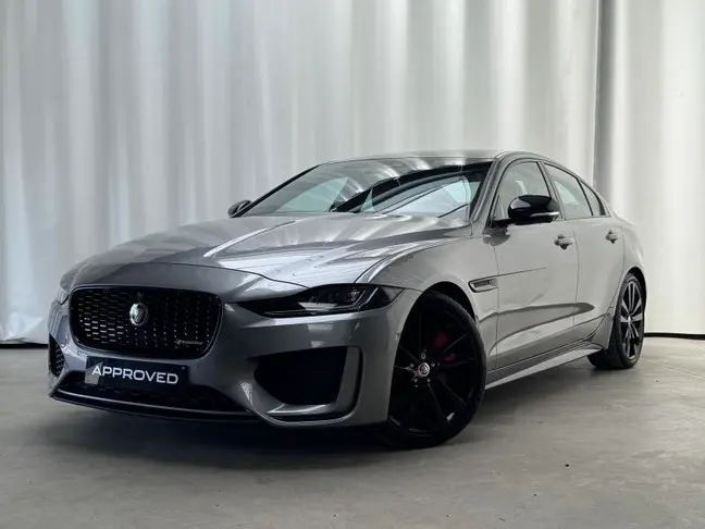 Jaguar XE - 0