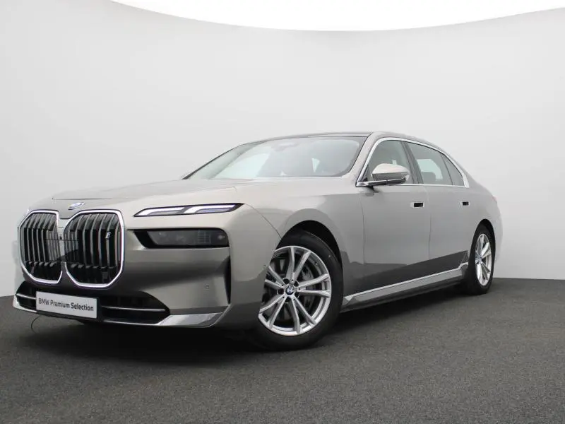 BMW i7 - 0