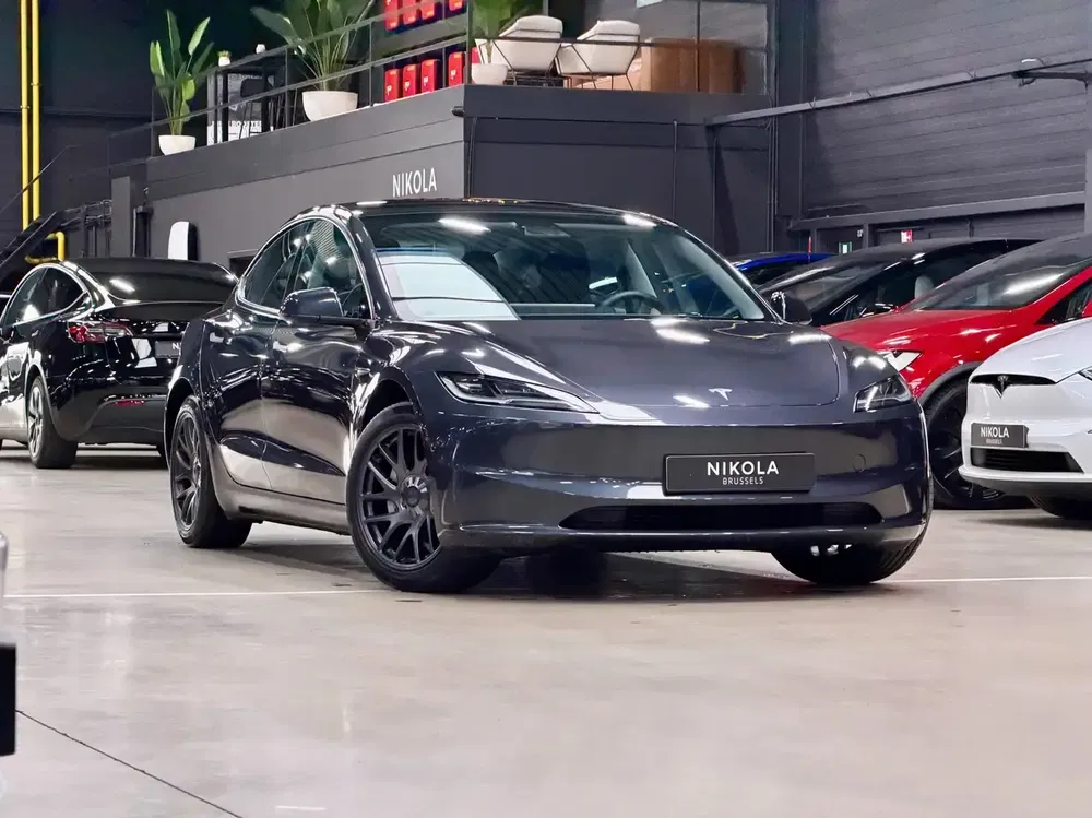 Tesla Model 3 - 0