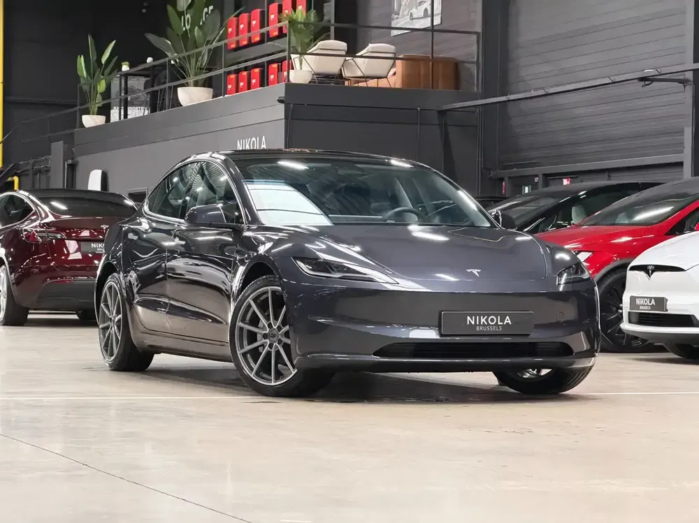 Tesla Model 3 - 0