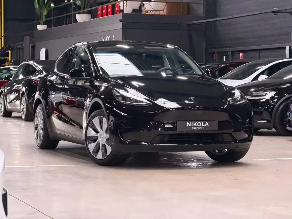 Tesla Model Y - 0