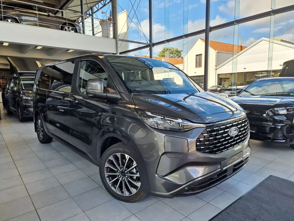 Ford Tourneo Custom - 0