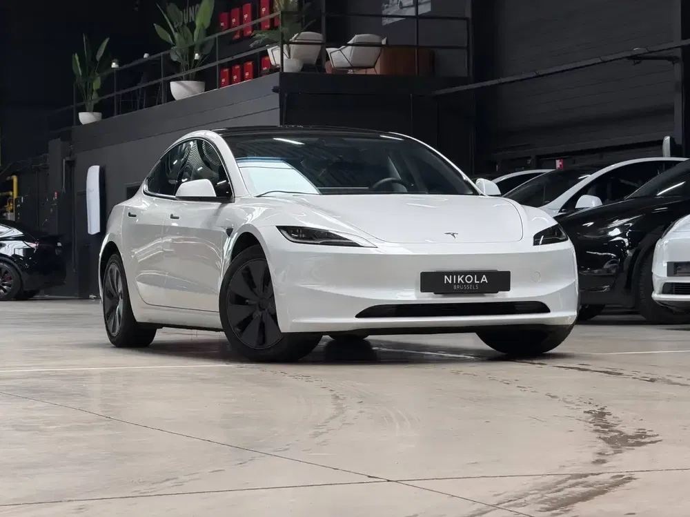 Tesla Model 3 - 0