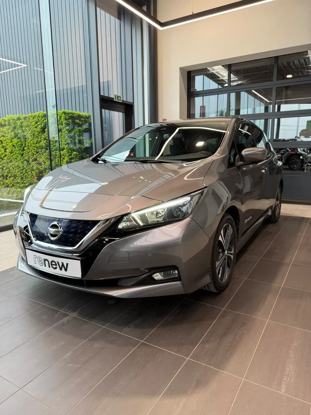 Nissan Leaf - 0