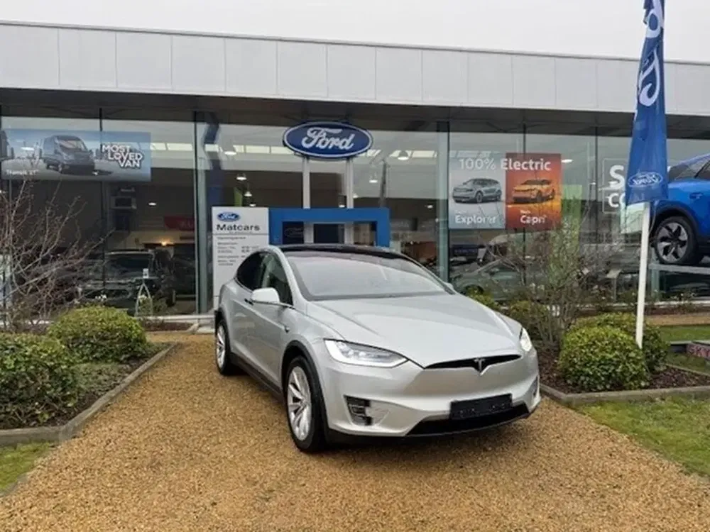 Tesla Model X - 0