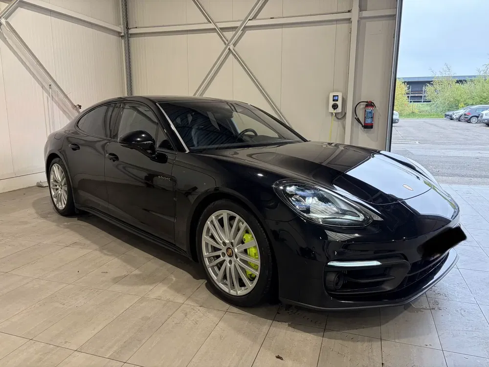Porsche Panamera - 0