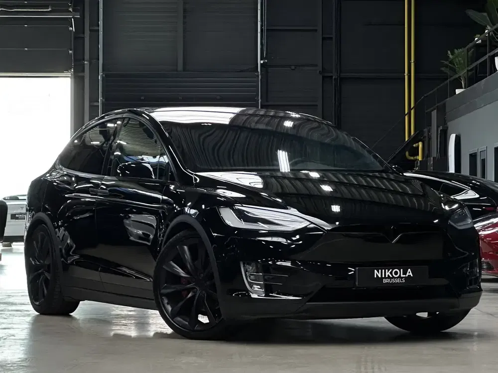 Tesla Model X - 0