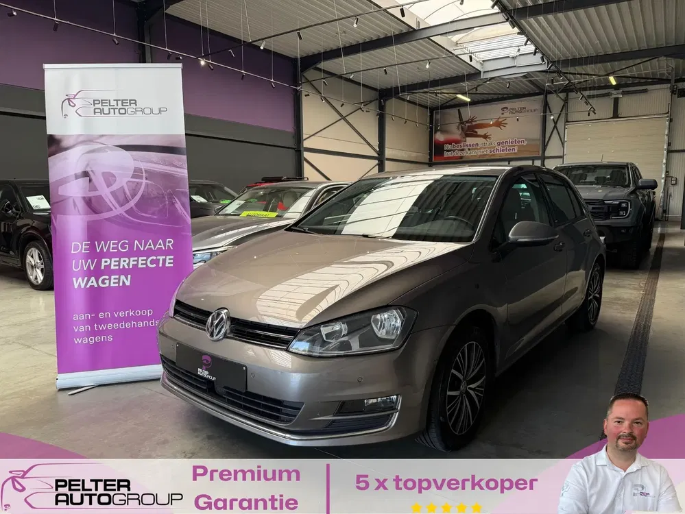 Volkswagen Golf - 0