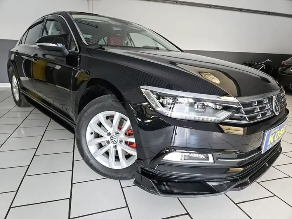 Volkswagen Passat - 0