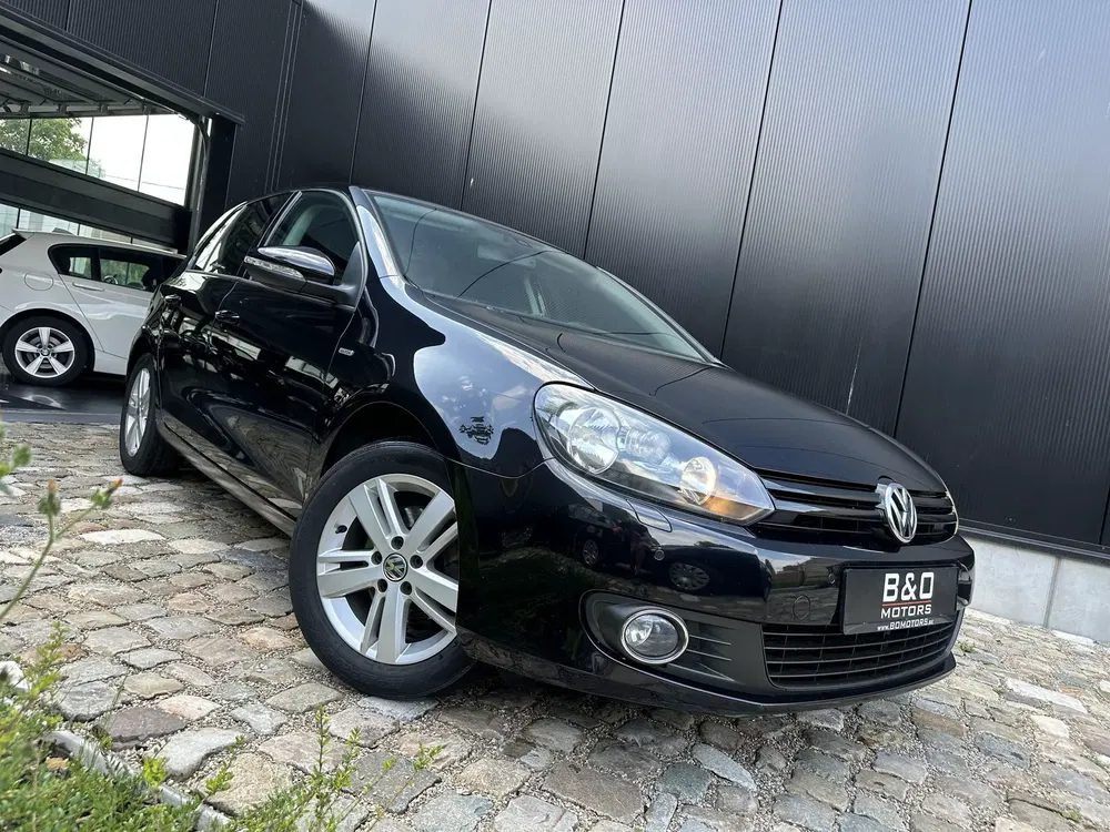 Volkswagen Golf - 0
