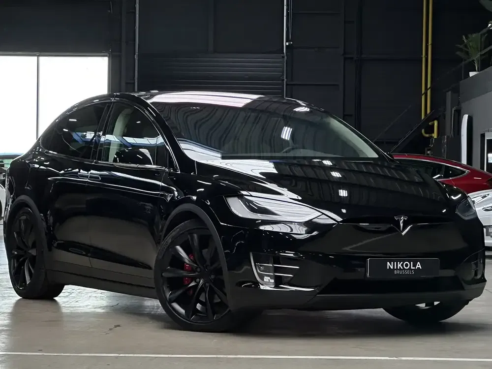 Tesla Model X - 0