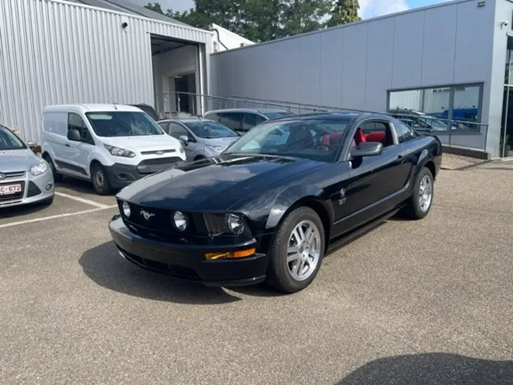 Ford Mustang - 0