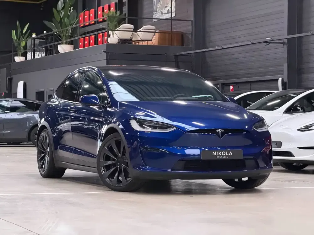 Tesla Model X - 0