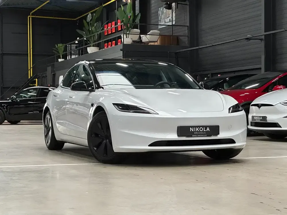 Tesla Model 3 - 0