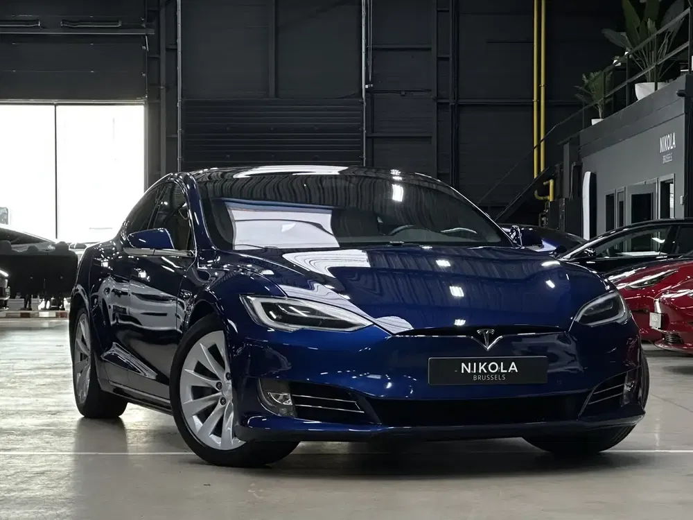 Tesla Model S - 0