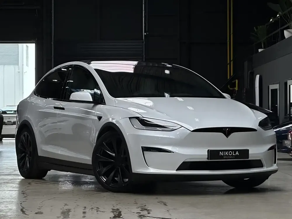 Tesla Model X - 0